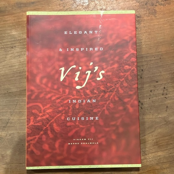Vij's Indian Cuisine Cookbook : elegant & inspired Indian Cuisine Vikram Vij… - Picture 1 of 16
